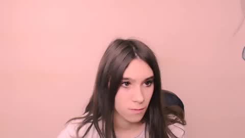 Snapshot of rosalais_ chatting on 11.11.25 Rose online show from 11.11.25