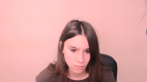 Snapshot of rosalais_ chatting on 11.14.25 Rose online show from 11.14.25