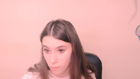 Snapshot of rosalais_ chatting on 11.26.25 Rose online show from 11.26.25