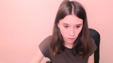 Snapshot of rosalais_ chatting on 11.29.25 Rose online show from 11.29.25