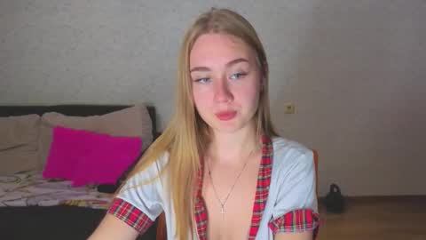 Snapshot of rosalina0230 chatting on 10.08.25 rosalina online show from 10.08.25