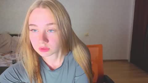 Snapshot of rosalina0230 chatting on 10.12.25 rosalina online show from 10.12.25