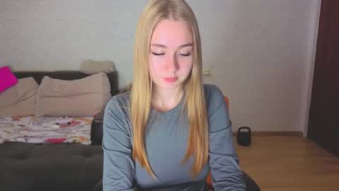 Snapshot of rosalina0230 chatting on 10.14.25 rosalina online show from 10.14.25