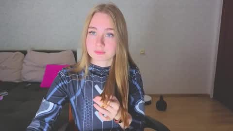 Snapshot of rosalina0230 chatting on 10.26.25 rosalina online show from 10.26.25