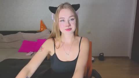 Snapshot of rosalina0230 chatting on 11.02.25 rosalina online show from 11.02.25