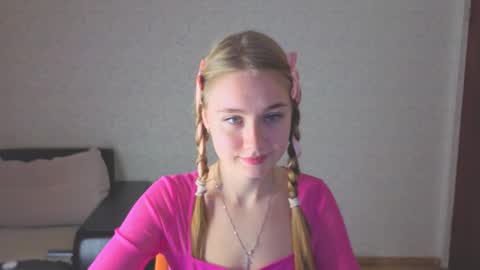 Snapshot of rosalina0230 chatting on 11.20.25 rosalina online show from 11.20.25