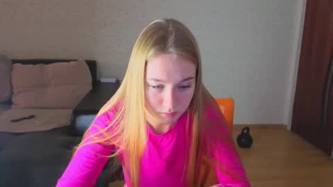 Snapshot of rosalina0230 chatting on 11.28.25 rosalina online show from 11.28.25