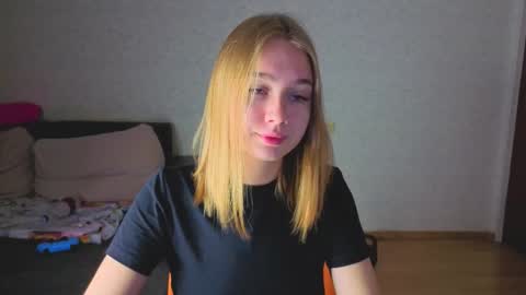 Snapshot of rosalina0230 chatting on 12.23.25 rosalina online show from 12.23.25