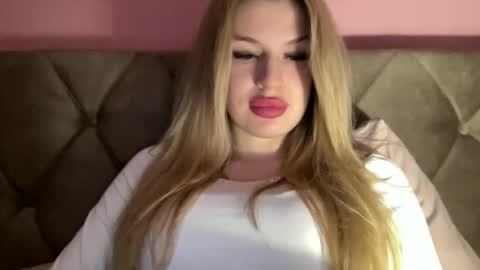 Snapshot of rosaline_ly chatting on 10.17.25 Rosalina online show from 10.17.25