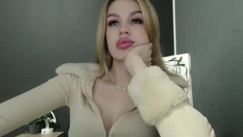 Snapshot of rosaline_ly chatting on 10.23.25 Rosalina online show from 10.23.25