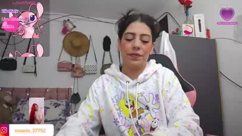 Snapshot of rosario_1996 chatting on 10.17.25 rosario_1996 online show from 10.17.25