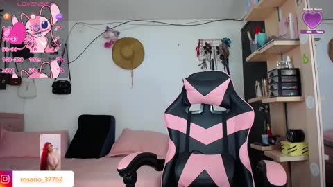 Snapshot of rosario_1996 chatting on 10.30.25 rosario_1996 online show from 10.30.25