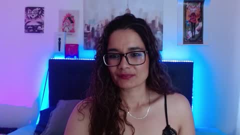 Snapshot of rose_thompson1 chatting on 11.29.25 Rose online show from 11.29.25