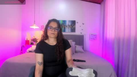 Snapshot of rose_thompson1 chatting on 04.17.26 Rose online show from 04.17.26