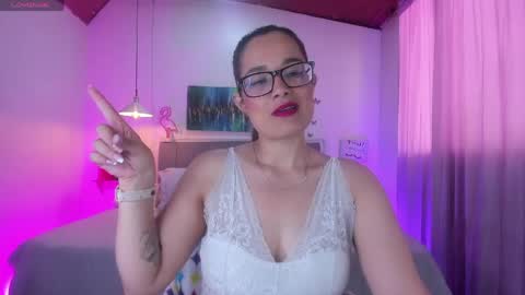 Snapshot of rose_thompson1 chatting on 04.27.26 Rose online show from 04.27.26