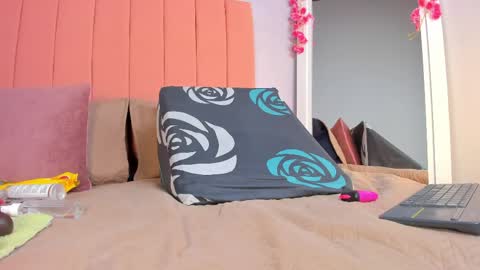 Snapshot of rose_thompson19 chatting on 04.20.26 Rosse online show from 04.20.26