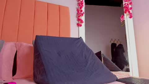 Snapshot of rose_thompson19 chatting on 04.27.26 Rosse online show from 04.27.26