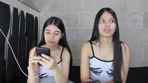 Snapshot of roseandmiah chatting on 12.23.24 Rose y Miah online show from 12.23.24