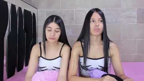 Snapshot of roseandmiah chatting on 02.24.25 Rose y Miah online show from 02.24.25