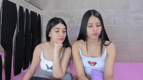 Snapshot of roseandmiah chatting on 03.10.25 Rose y Miah online show from 03.10.25