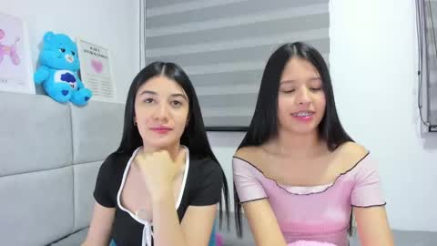 Snapshot of roseandmiah chatting on 10.05.25 Rose y Miah online show from 10.05.25