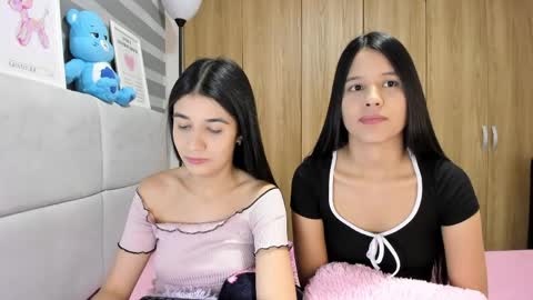 Snapshot of roseandmiah chatting on 04.23.26 Rose y Miah online show from 04.23.26