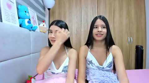 Snapshot of roseandmiah chatting on 07.11.26 Rose y Miah online show from 07.11.26