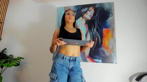 Snapshot of roseaurora chatting on 09.18.25 roseaurora online show from 09.18.25