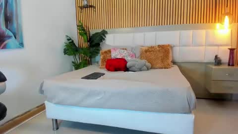 Snapshot of roseaurora chatting on 10.04.25 roseaurora online show from 10.04.25