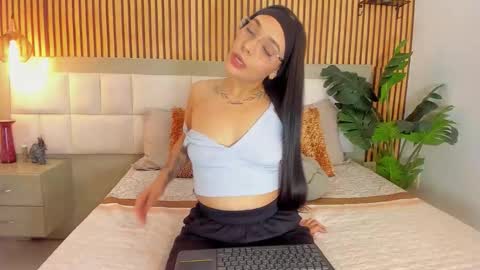 Snapshot of roseaurora chatting on 10.13.25 roseaurora online show from 10.13.25