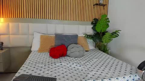 Snapshot of roseaurora chatting on 10.25.25 roseaurora online show from 10.25.25