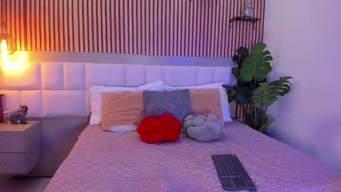 Snapshot of roseaurora chatting on 10.30.25 roseaurora online show from 10.30.25