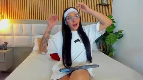 Snapshot of roseaurora chatting on 11.10.25 roseaurora online show from 11.10.25