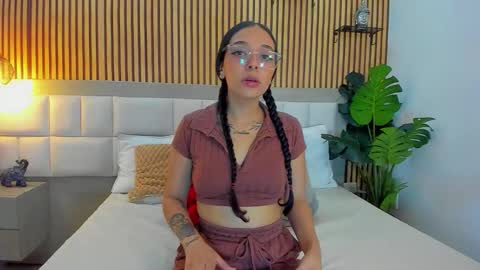 Snapshot of roseaurora chatting on 11.11.25 roseaurora online show from 11.11.25