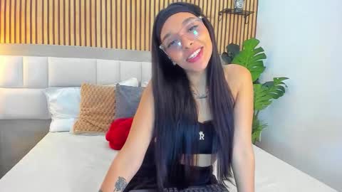 Snapshot of roseaurora chatting on 11.14.25 roseaurora online show from 11.14.25