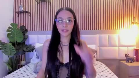 Snapshot of roseaurora chatting on 11.20.25 roseaurora online show from 11.20.25