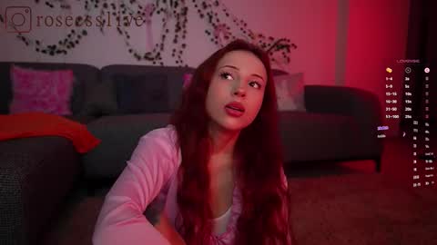 Snapshot of roseess_ chatting on 11.08.25 roseess_ online show from 11.08.25