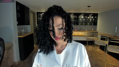 Snapshot of roseferrera chatting on 01.09.25 Rose online show from 01.09.25