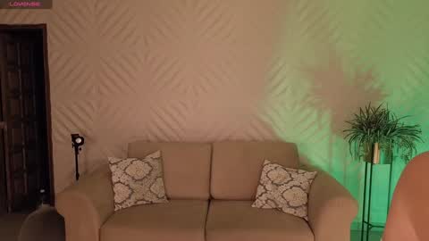 Snapshot of roseferrera chatting on 01.20.25 Rose online show from 01.20.25