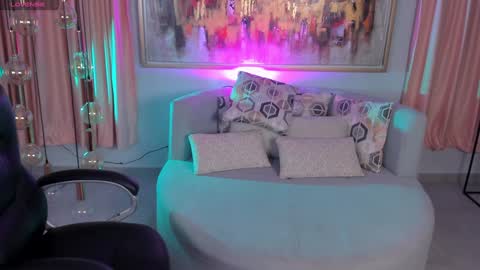 Snapshot of roseferrera chatting on 01.28.25 Rose online show from 01.28.25