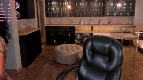 Snapshot of roseferrera chatting on 02.19.25 Rose online show from 02.19.25