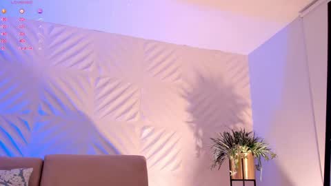 Snapshot of roseferrera chatting on 03.04.25 Rose online show from 03.04.25