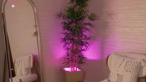 Snapshot of roseferrera chatting on 03.08.26 Rose online show from 03.08.26