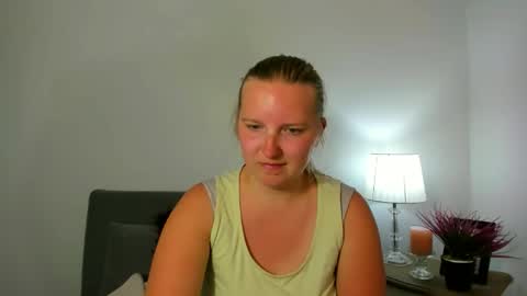 Snapshot of rosehypnotic chatting on 05.08.26 Rose online show from 05.08.26