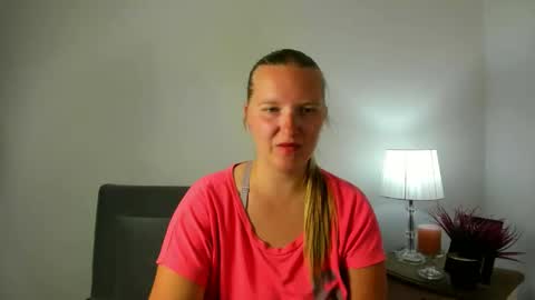 Snapshot of rosehypnotic chatting on 05.18.26 Rose online show from 05.18.26