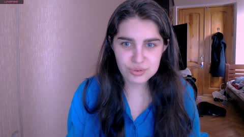 Snapshot of roselina_ chatting on 02.06.25 Rose online show from 02.06.25