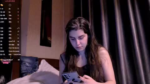 Snapshot of roselina_ chatting on 02.12.25 Rose online show from 02.12.25