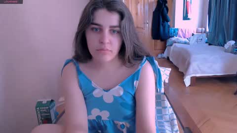 Snapshot of roselina_ chatting on 03.06.25 Rose online show from 03.06.25