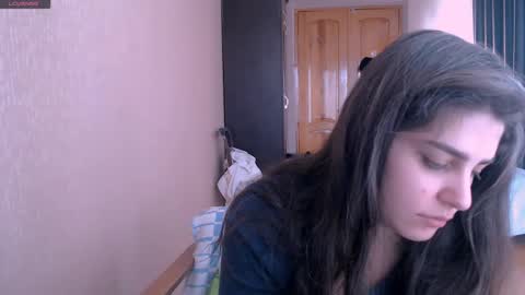 Snapshot of roselina_ chatting on 03.11.25 Rose online show from 03.11.25