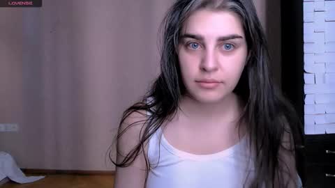 Snapshot of roselina_ chatting on 10.21.25 Rose online show from 10.21.25